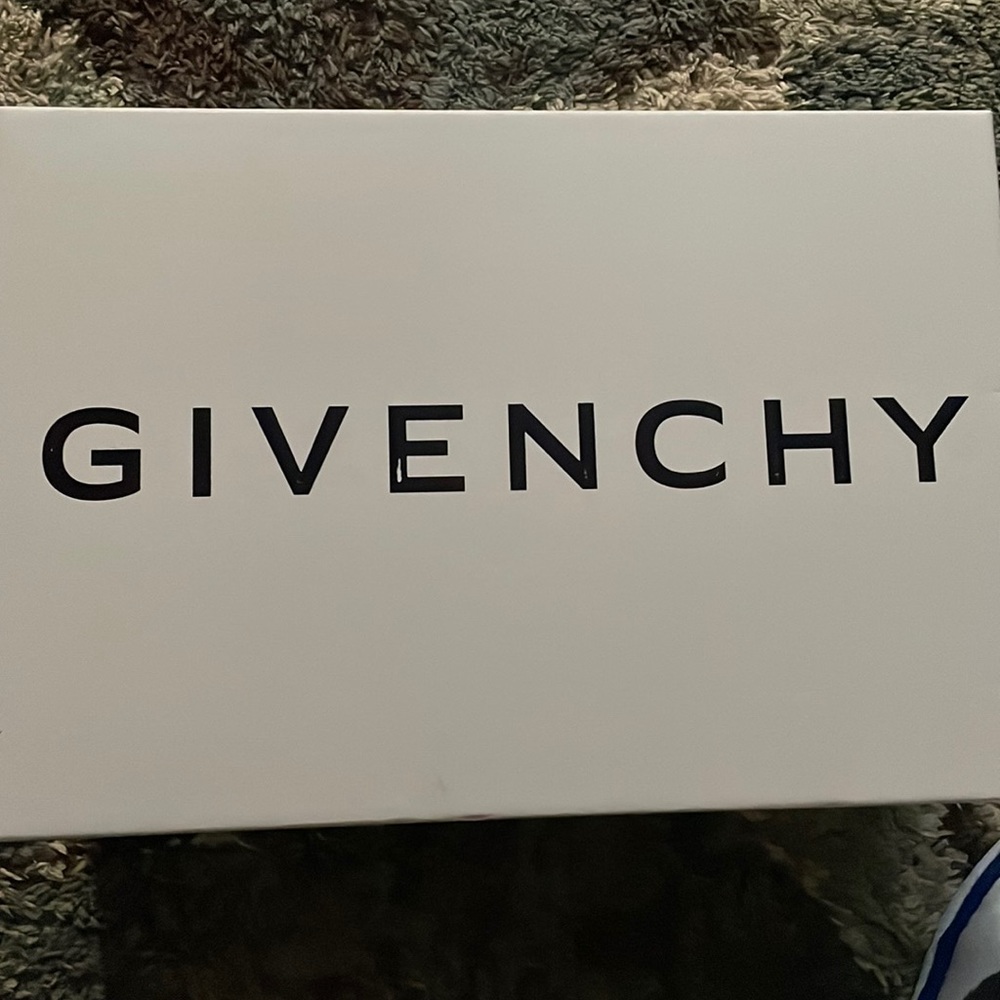 GIVENCHY SNEAKERS SIZE 37